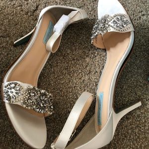 Betsey Johnson Juno Sandal Ivory Satin - New in Box